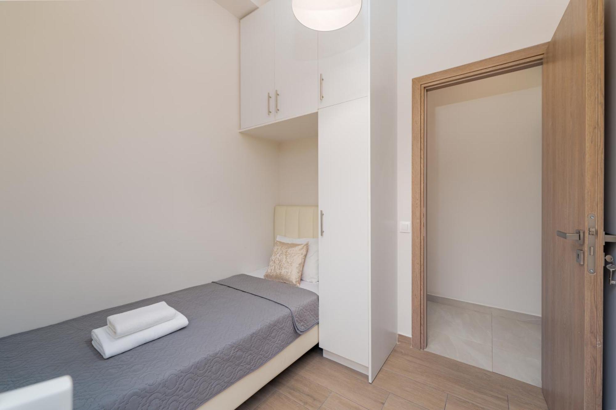 New Center Apartment Near Metro Афіни Екстер'єр фото